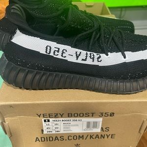 Yeezy Boost 350 V2 - Black and White